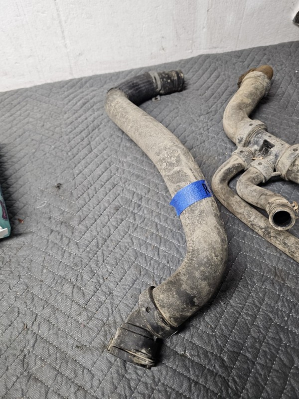 Upper Side Radiator Coolant Hose with Clamp for Ford Escape 2013-2016 L4 2.0