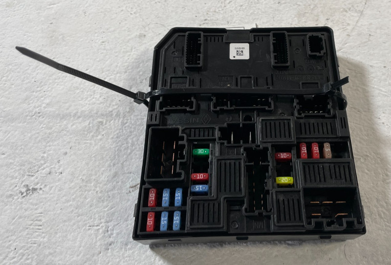 2017-2021 NISSAN ROGUE SPORT QASHQAI ENGINE FUSE BOX 2.0L 284B7-5NA3B # 106223