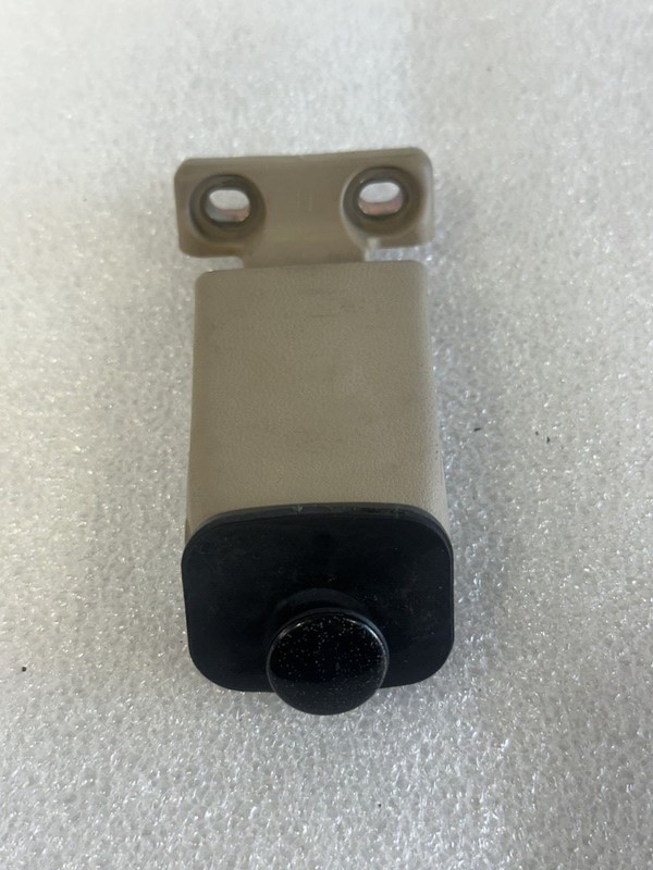 1991-1997 TOYOTA PREVIA RIGHT REAR DOOR GLASS LATCH SECOND ROW BEIGE FC41