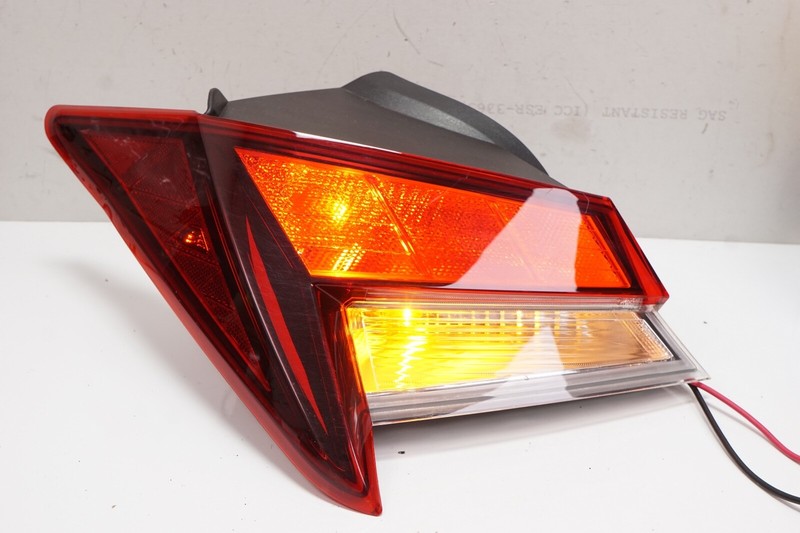 HYUNDAI ELANTRA Left LH Tail Light Tail Lamp OEM 2021 2022
