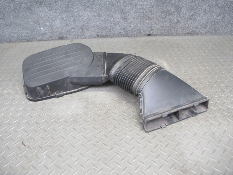 2017-2020 MASERATI LEVANTE M161 3.0L RIGHT AIR INTAKE DUCT TUBE W CLEANER COVER