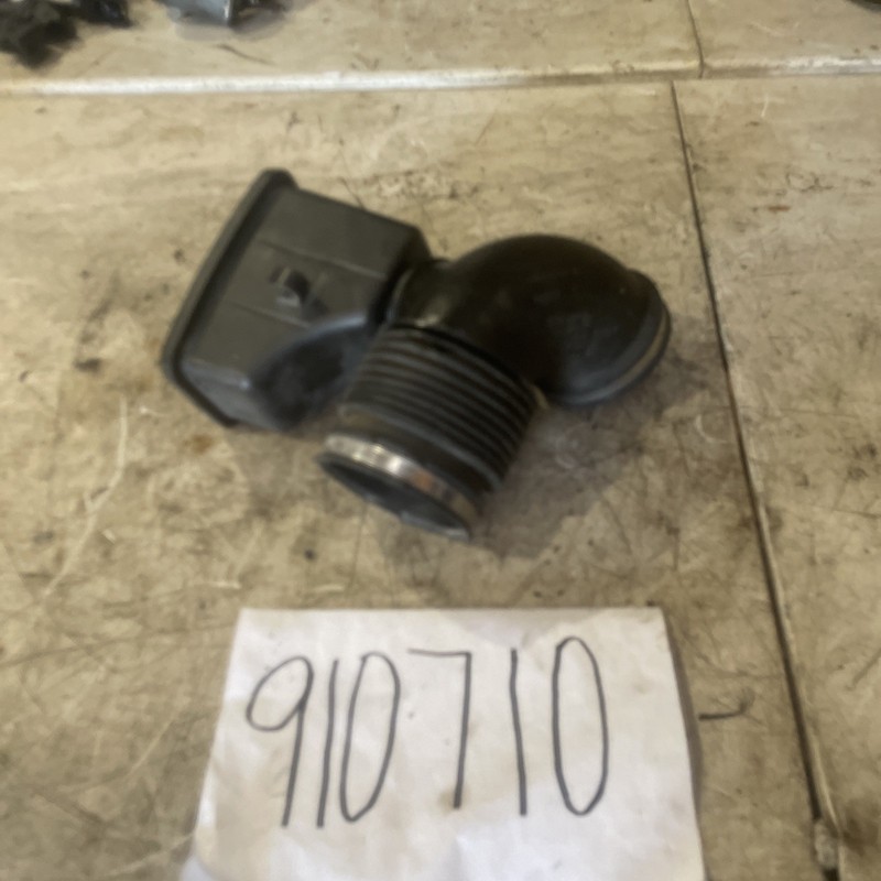 2007 BMW 525I E60 2007 OE AIR INTAKE TUBE ELBOW RESONATOR1371-7521029-05