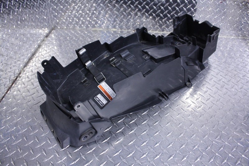 00 YAMAHA YZF 600 R REAR UNDER BELLY FENDER COVER BATTERY HOLDER YZF600 *