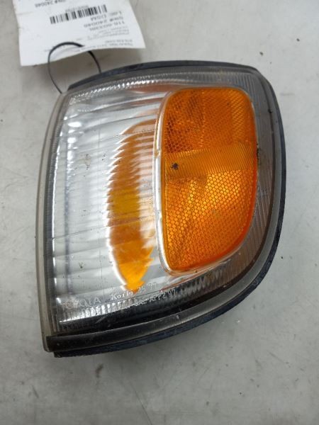 99-02 TOYOTA 4RUNNER SR5 DRIVER SIDE FRONT CORNER TURN SIGNAL / PARKING LAMP