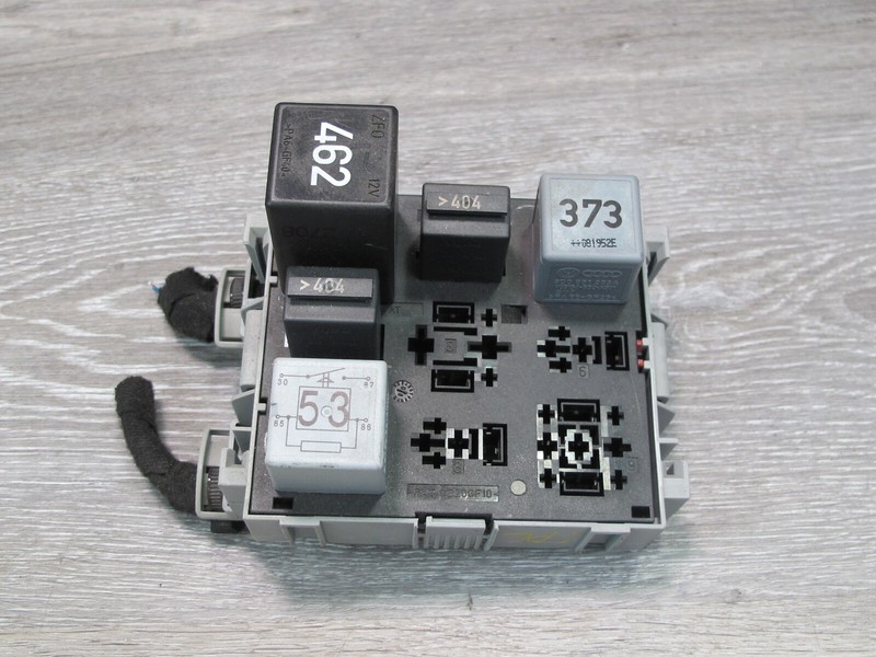 2008-2010 PORSCHE CAYENNE 957 POWER DISTRIBUTION FUSE RELAY BOX MODULE