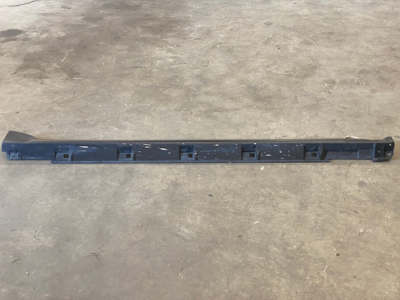 2016-2017 SUBARU CROSSTREK RIGHT PASSENGER SIDE SKIRT ROCKER PANEL OEM LOT773