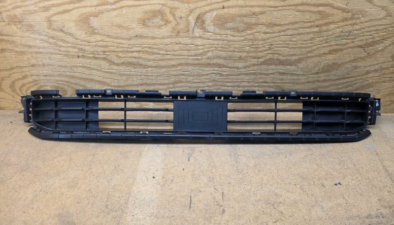 2023 2024 Hyundai Palisade Limited SE SEL Front Bumper Lower Grille Assembly OEM