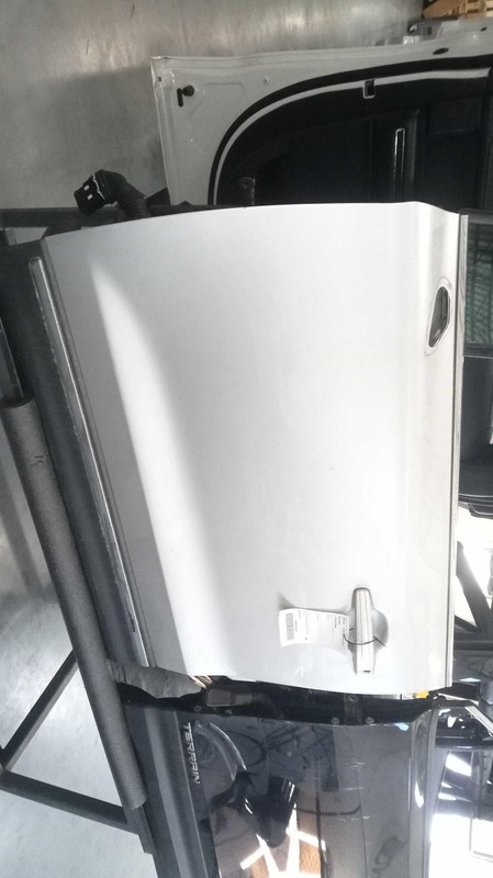 2015 Lincoln MKC Left Front Door Ingot Silver Metallic 64000 Miles OEM