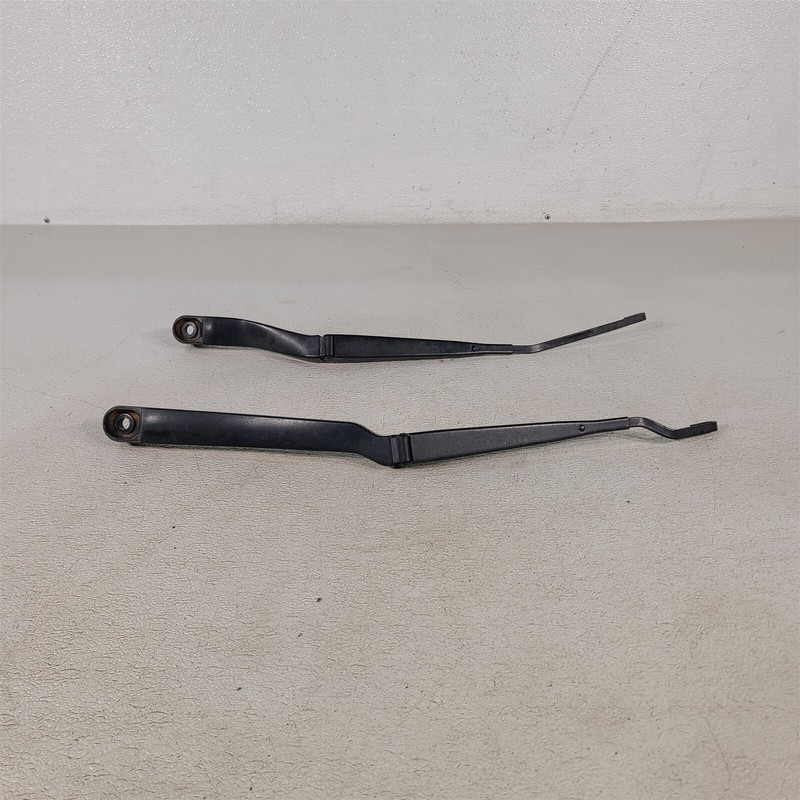 10-15 Camaro SS Windshield Wiper Arm Set Pair Aa7390