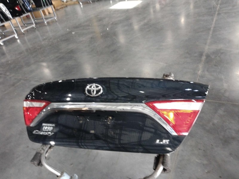 Used Deck Lid fits: 2015 Toyota Camry rear view camera w/o spoiler conventional