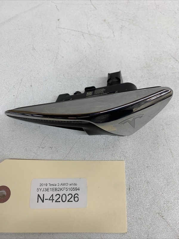 ⚡️17-20 Tesla Model 3 Front Right Fender Autopilot Camera 1125107-77-E 42026 B34