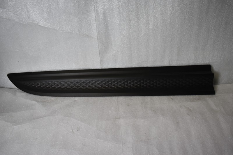 2017-2020 PORSCHE MACAN FRONT RIGHT PASSENGER SIDE DOOR MOLDING TRIM OEM