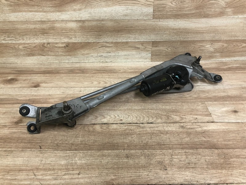 INFINITI M35 M45 OEM FRONT WINDSHIELD WIPER WITH MOTOR 2006-2010