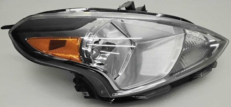 Passenger Right Headlight Sedan Fits 15-19 VERSA 66125