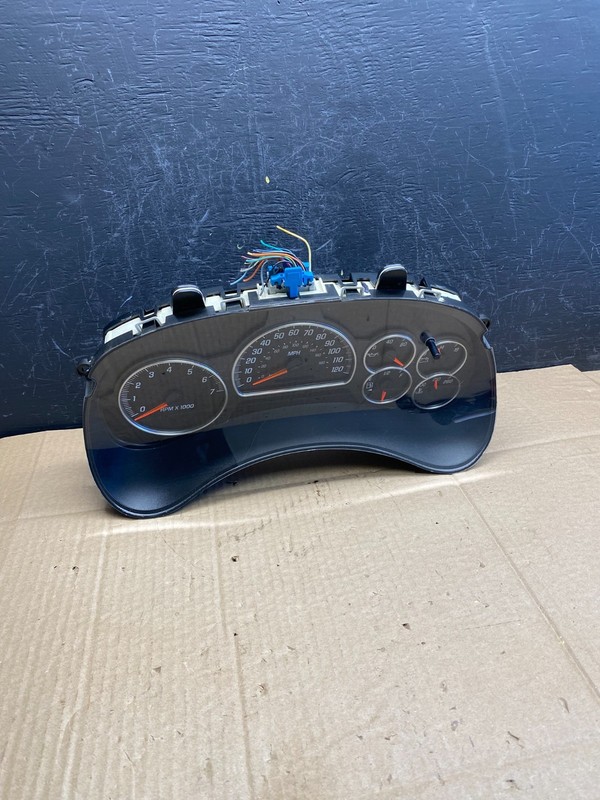 2002 to 2004 GMC Envoy Speedometer Cluster Gauge Oem AC9392 DG