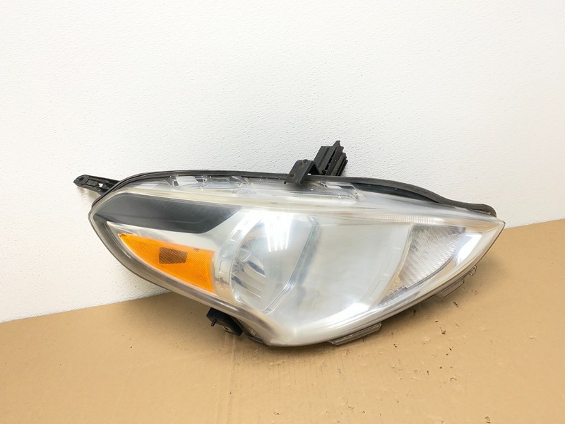 2015 to 2019 Nissan Versa Headlight Right Passenger RH Side Oem AB6842 DW