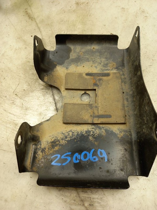 23 TOYOTA SEQUOIA SMALL TRANSFER CASE SKID