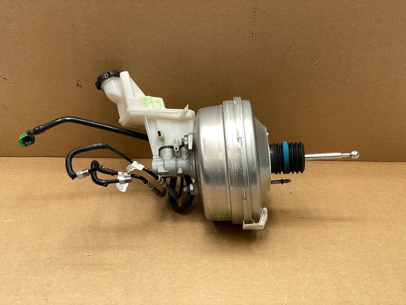 2016-2020 BUICK ENVISION POWER BRAKE MASTER CYLINDER RESERVOIR TANK OEM LOT779