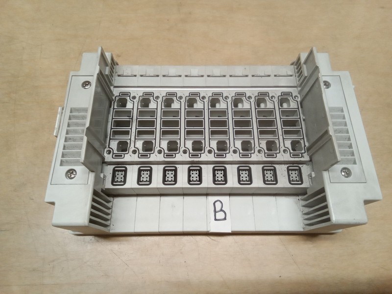 SMC SS5Y51-E4R098 Manifold Block 8 Port