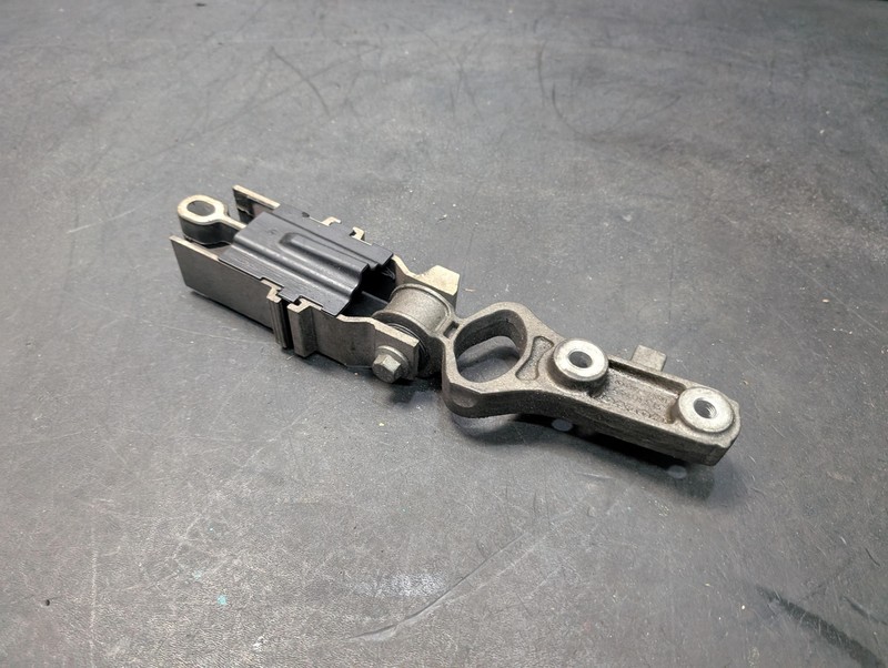 Engine Support Rod Bracket 2015 Volvo S60 31330145 2014 2016 2017 2018