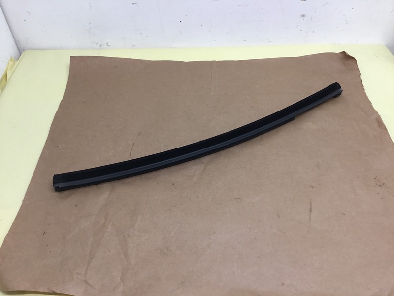 Maserati Quattroporte GTS Rear Right Window Weather Strip Seal 14 15 - 18 :A