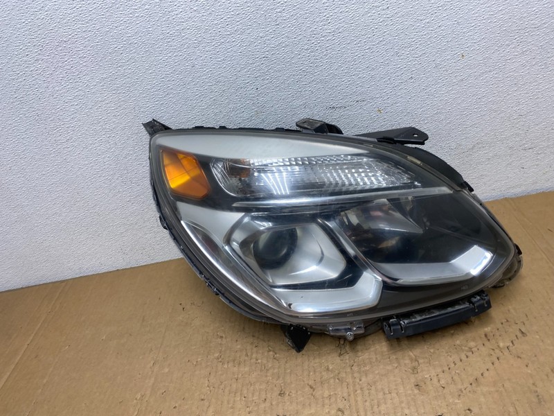 2016-2018 Chevrolet Equinox Right Passenger RH Halogen Headlight Oem AD2458 DW