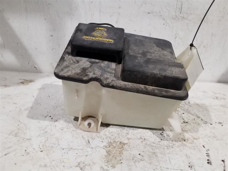 Wash Reservoir Includes Pump Fits 98-06 FORD F150 PICKUP 3246417