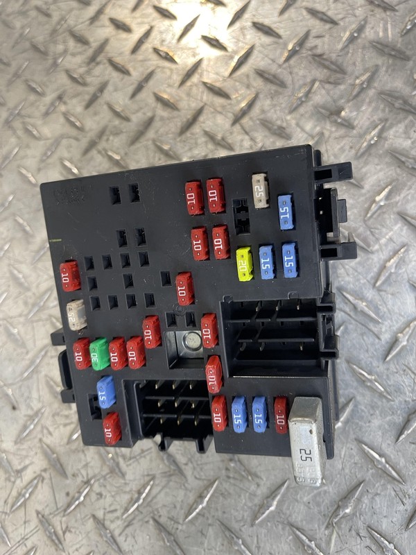 2003 2004 CHEVROLET 2500 SLE 6.6 LB7 DIESEL AUTO 4X4 FUSE BOX 15058032-06