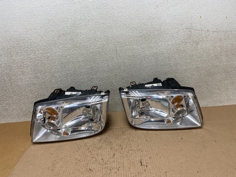 2002 to 2004 Volkswagen Jetta Left+Right Headlights Aftermarket Z4071 DW