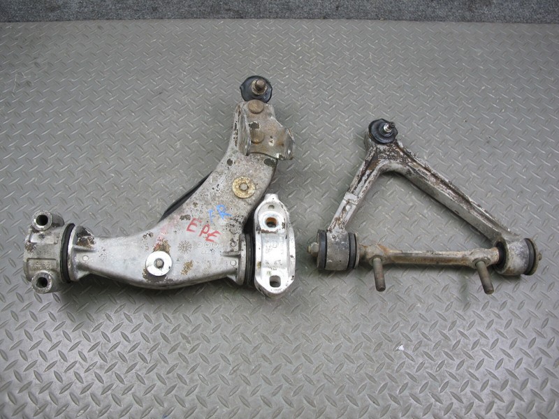 1984-1986 PORSCHE 928 S FRONT RIGHT SIDE UPPER & LOWER CONTROL ARM SET OF 2