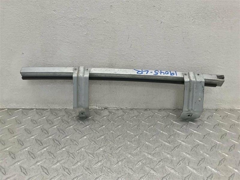 03-09 HUMMER H2 DRIVER REAR GUIDE CHANNEL ONLY OEM 15068267