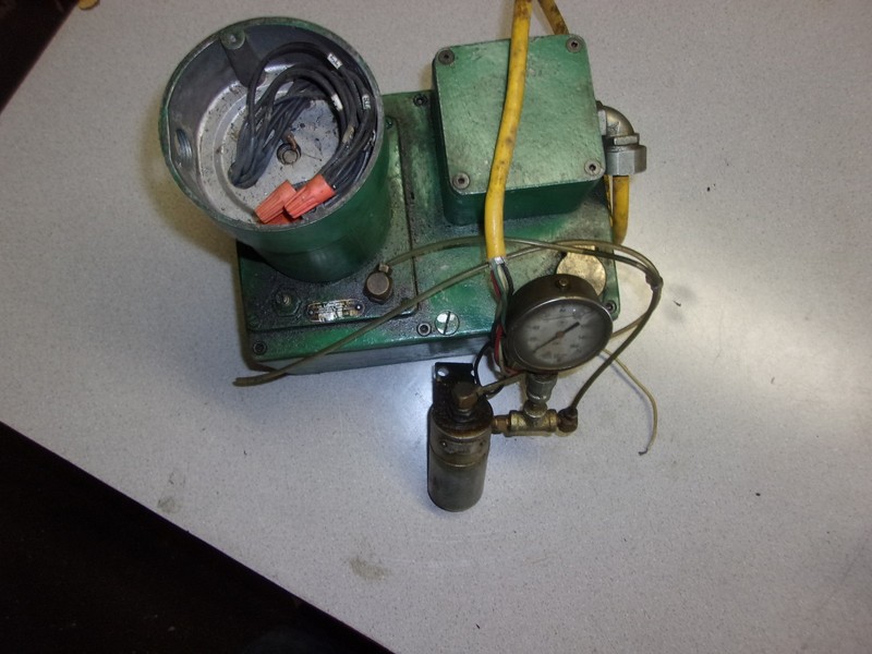 Bijur D-2943 Lubricating Cylinder Pressure gauge B-7254 LA *FREE SHIPPING*