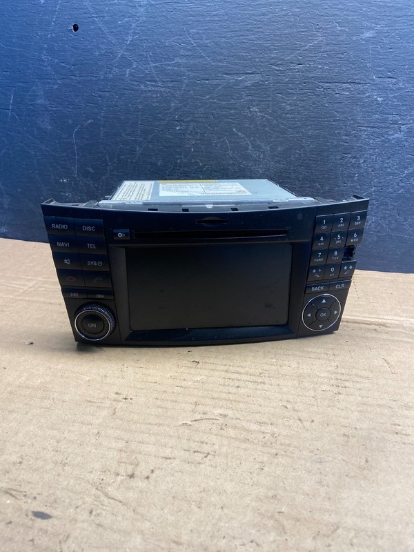 2009-2011 Mercedes Benz W211 E350 E500 Radio Screen Navigation Display AE2517 DG