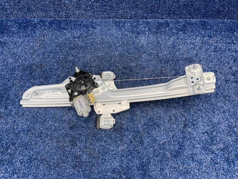 2014-2018 GMC SIERRA 1500 Rear Left Power Window Regulator w/ Motor OEM 151k