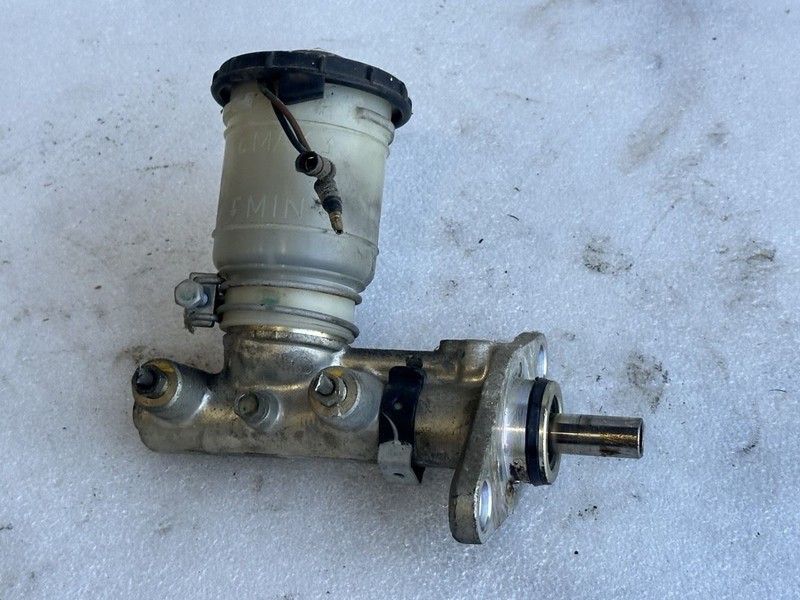 1984 1985 HONDA CIVIC CRX ACCORD BRAKE MASTER CYLINDER WITH RESERVOIR