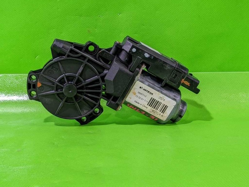 11-16 OPTIMA PASSENGER RIGHT FRONT WINDOW MOTOR OEM 4462-31
