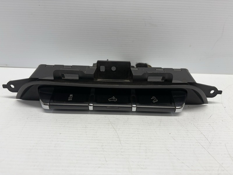 2015-2018 CHEVROLET SILVERADO OEM DASH STABILITY CONTROL SWITCH 23145161