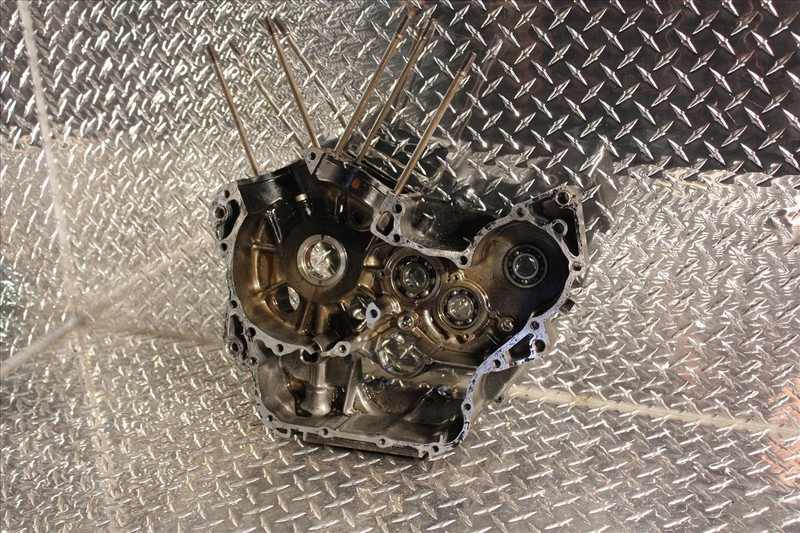 86 HONDA VT 500 SHADOW ENGINE MOTOR BLOCK CASING #2 SIDE CASE CRANK RIGHT VT500