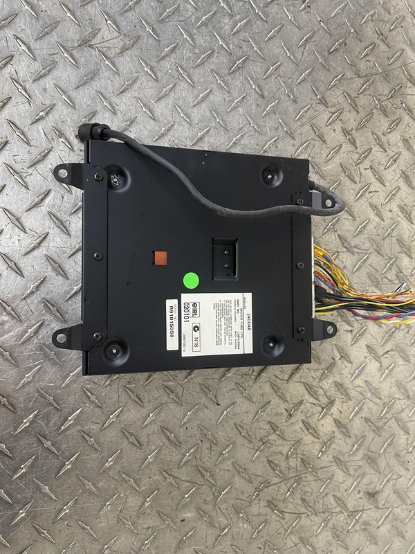 00-04 Jaguar XK8 XKR X100 XJ8 XJR X308 Radio Audio Amplifier Amp LNF4170AA OEM