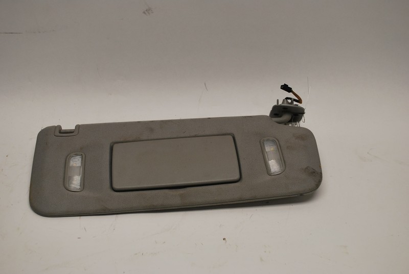 2015-2020 GMC YUKON XL 1500 RIGHT PASSENGER SIDE SUN VISOR SHADE W/ LAMP OEM
