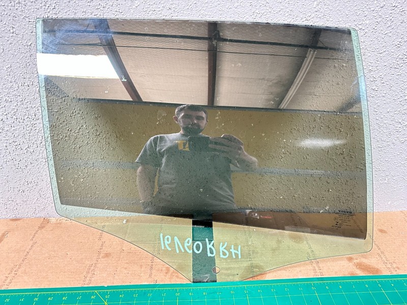 15-18 Volvo V60 REAR RIGHT PASSENGER SIDE DOOR WINDOW GLASS OEM