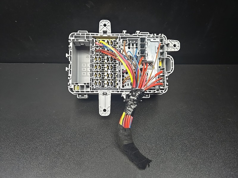 2017-2019 Alfa Romeo Giulia Rear Trunk Power Supply Relay Fuse Box OEM