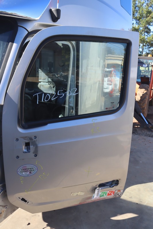 2018-2023 PETERBILT 579 PACCAR FRONT LEFT DRIVER SIDE DOOR SILVER L3875EY OEM
