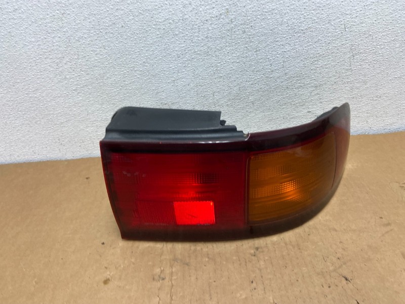 1995 - 1996 Toyota Camry Sedan Right Passenger Tail Light Lamp Oem AC8536 DW
