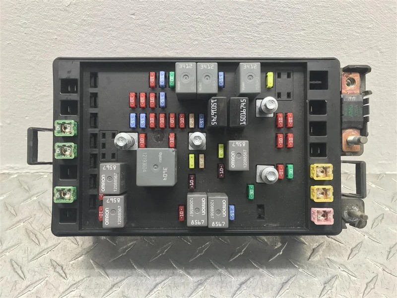 2004-2005 CHEVY TRAILBLAZER GMC ENVOY 4.2L FUSE BOX OEM