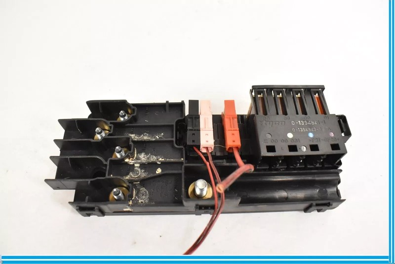 06-12 Mercedes W164 ML350 GL450 R350 Relay Fuse Box Junction 0-1394841-1 OEM