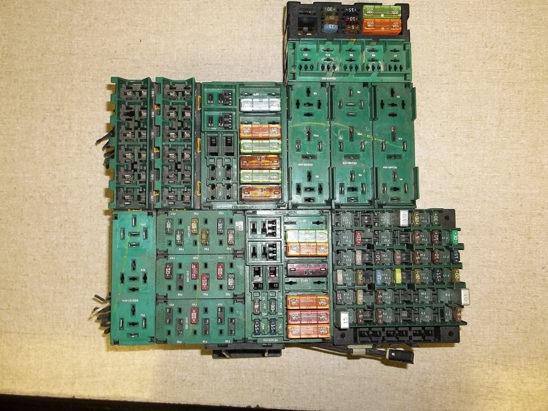 Ford Fuse Block F7LB-14A068-AA Rev A *FREE SHIPPING*