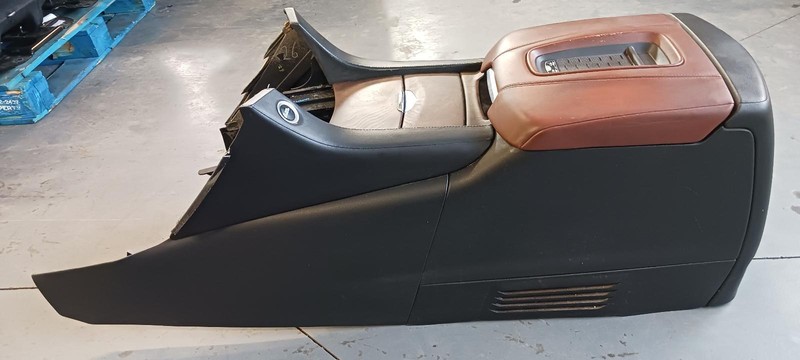 15 CADILLAC ESCALADE ESV Front Floor Console OEM w/entertainment system