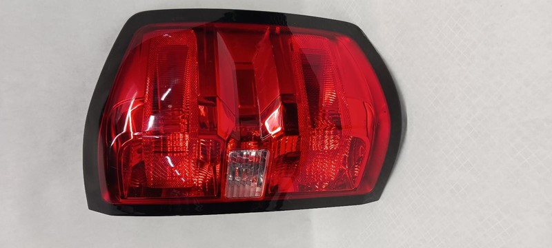 16-'19 CHEVROLET SILVERADO 1500 right passenger Taillight OEM Grade B