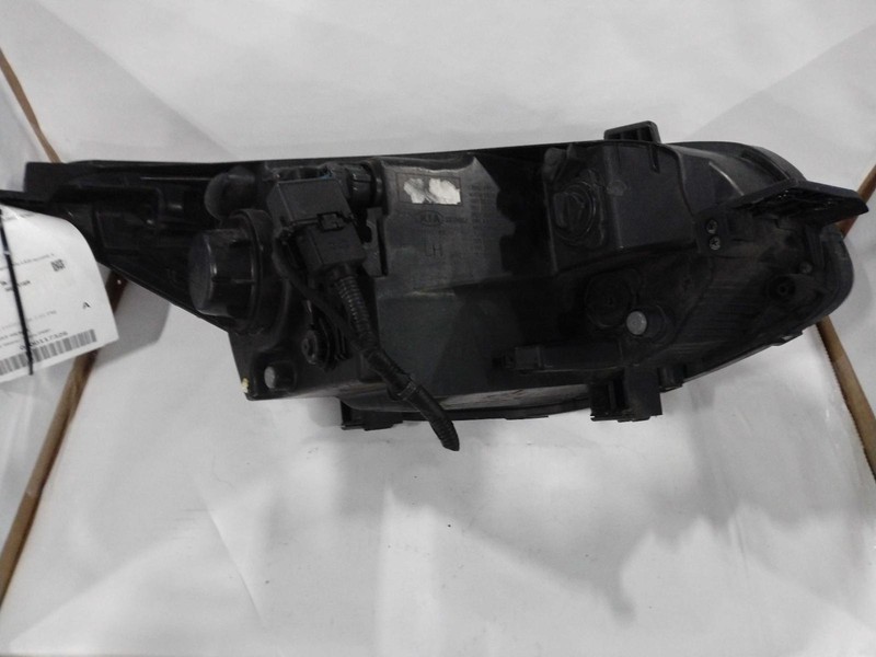 2017 KIA SOUL Left Headlight Assembly RED 235381 58K Miles - Used